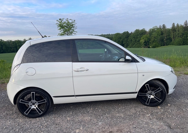 Lancia Ypsilon cena 18000 przebieg: 185500, rok produkcji 2007 z Praszka małe 211